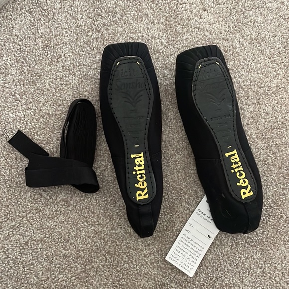 Sansha Universal platform RECITAL 202CP pointe shoes and ribbons - Picture 2 of 3